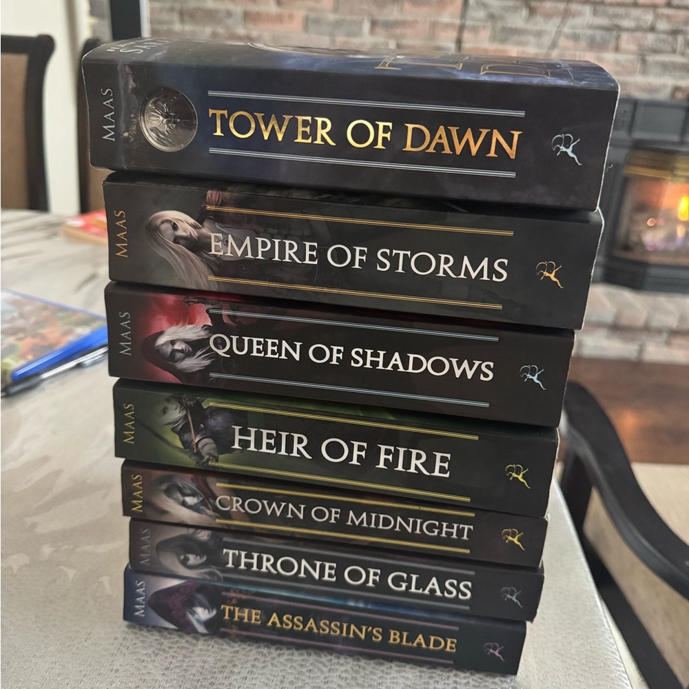 Throne of Glass- Sarah J. Maas